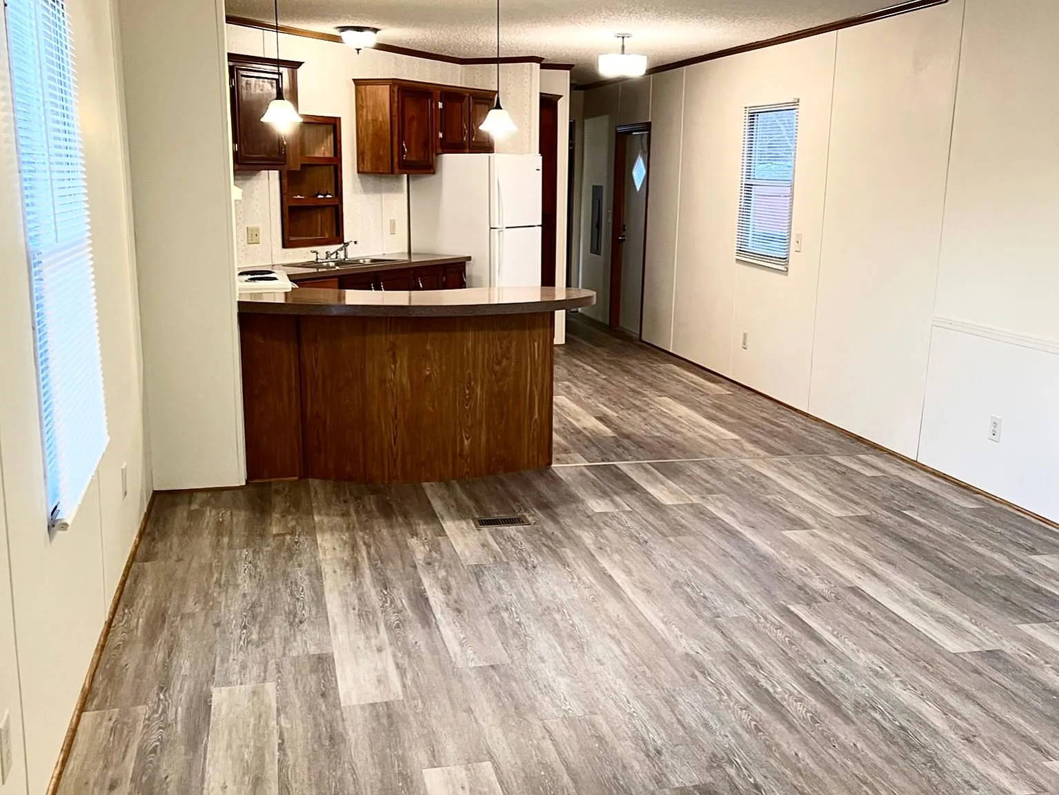 3 bed, 1064 sqft, $1,300 — Photo 1