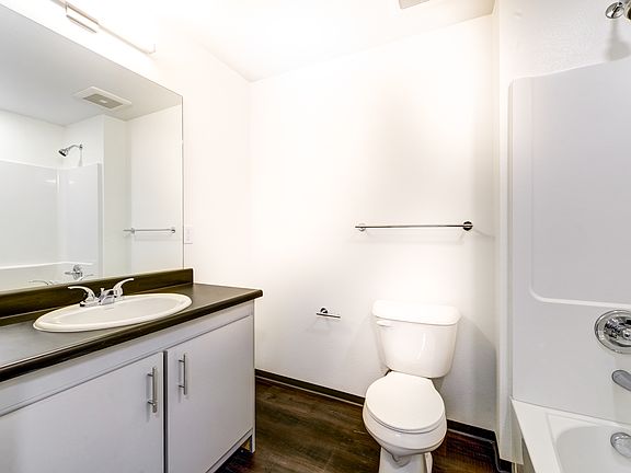 4th image of 4871 Broadway St #1B-1Ba-518Sqft
