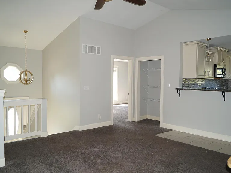 979 Jairus Dr — Photo 7