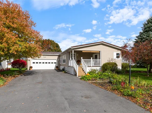 6396 Roberts Dr #201, Victor, NY 14564