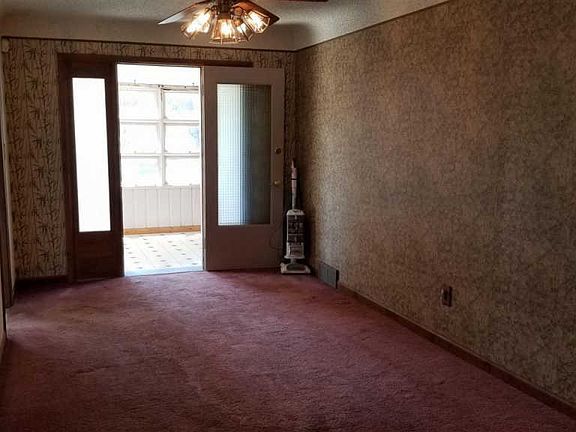 5th image of 21800 Lakeland St