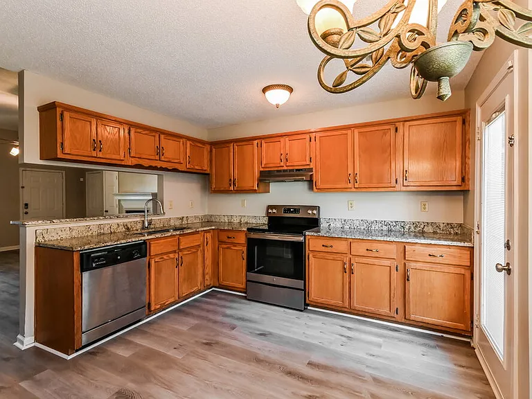6205 Liberty Estates Dr — Photo 6
