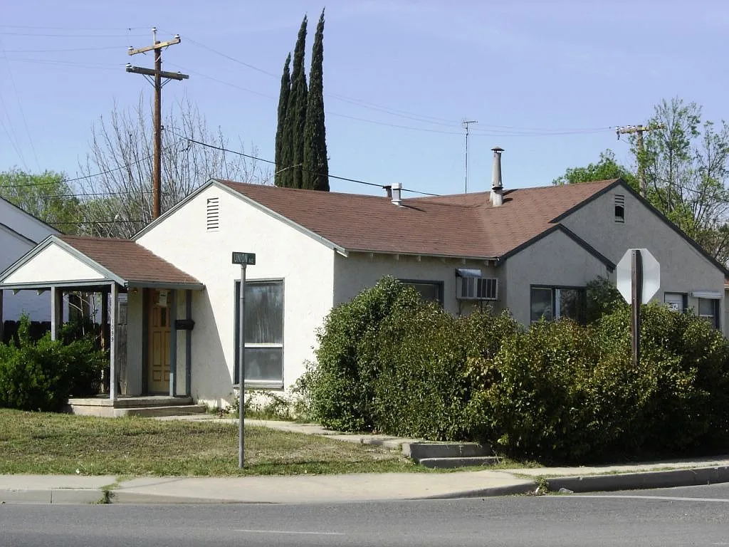 1099 Yosemite Pkwy photo 1