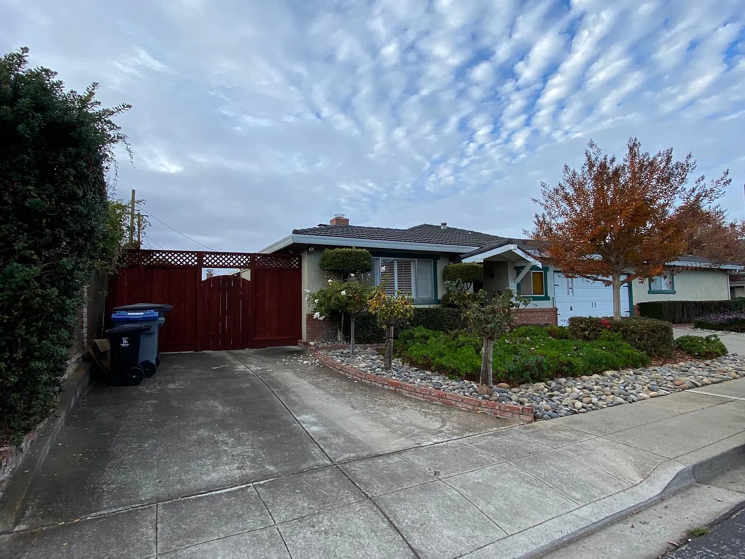 3 bed, 2.5 bath, 1800 sqft, $4,700 — Photo 3