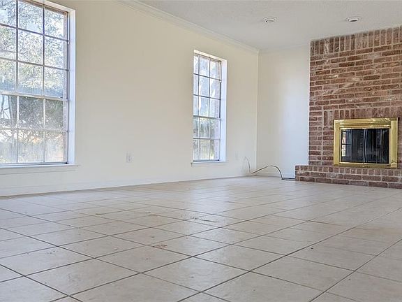 2nd image of 4711 Glenvillage St