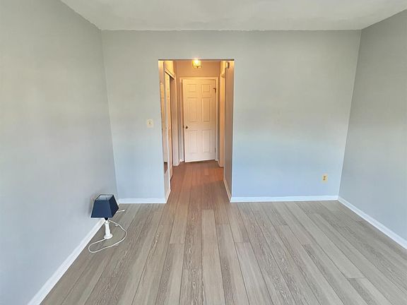 4th image of 1635 Waterford Dr