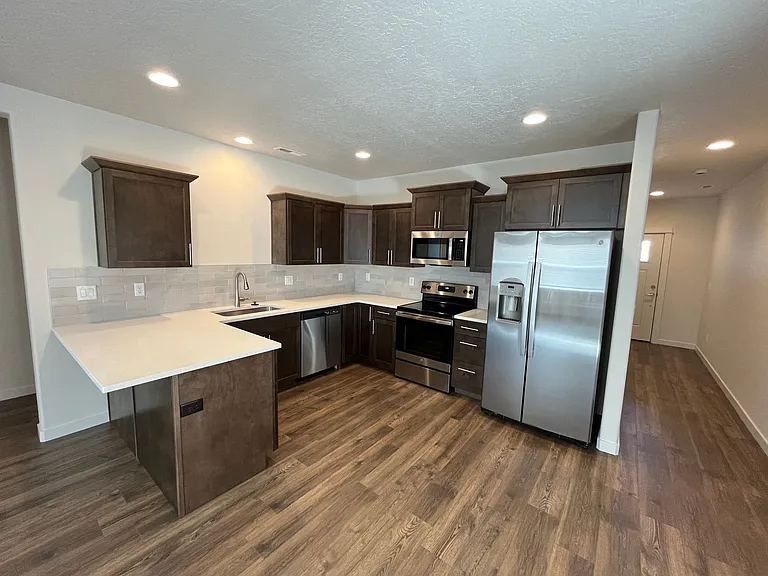 2539 NE Studio Rd — Photo 5