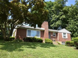 2425 Woodridge Ter, Easton, PA 18045