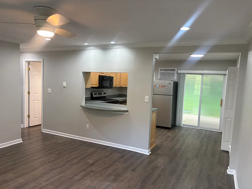 96 Village Ct #98-1