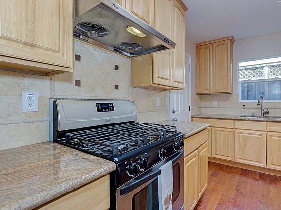 5th image of 833 Kathryne Ave
