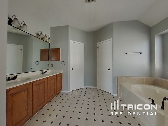 4th image of 3534 Oak Bend Dr