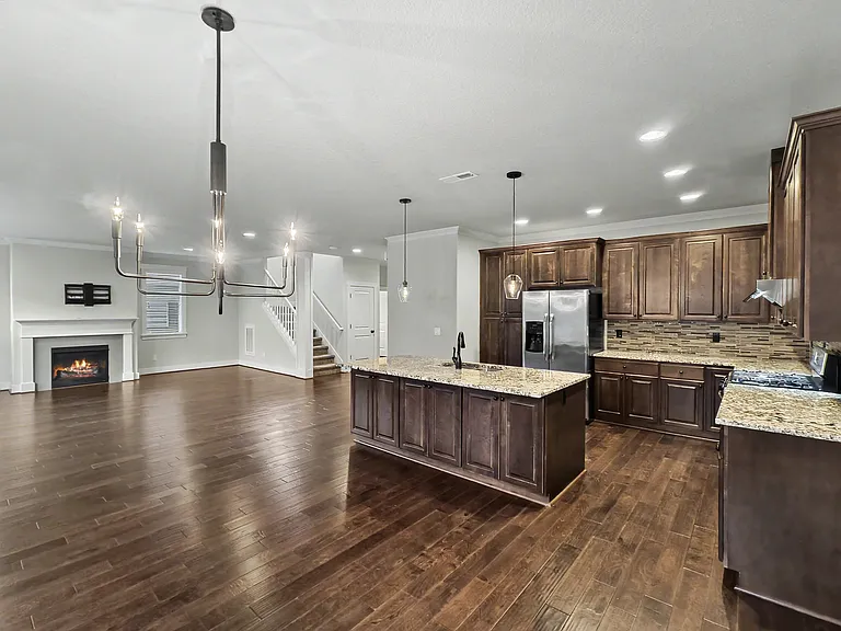 7615 Applegate Dr — Photo 6