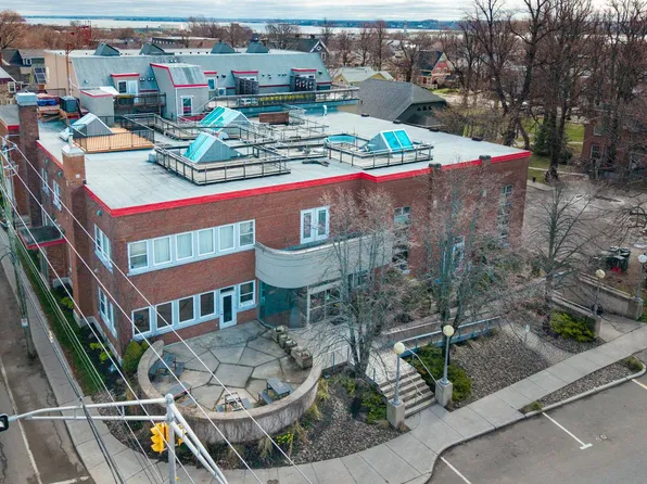 252 Prince St #7, Charlottetown, PE C1A 4S1