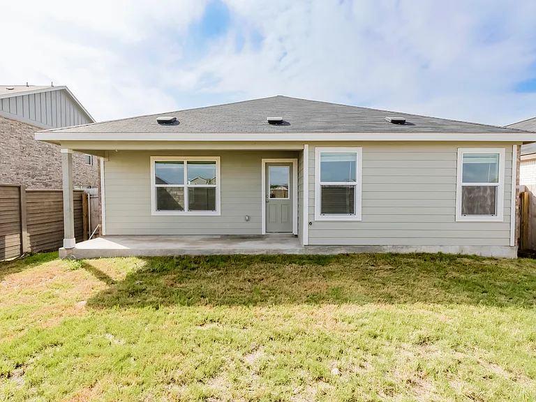591 Avre Loop — Photo 32