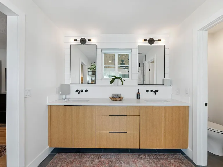 4244 N 35th Pl — Photo 18