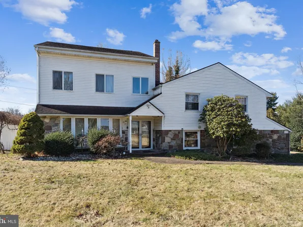 42 Chapel Hill Rd, Huntingdon Valley, PA 19006