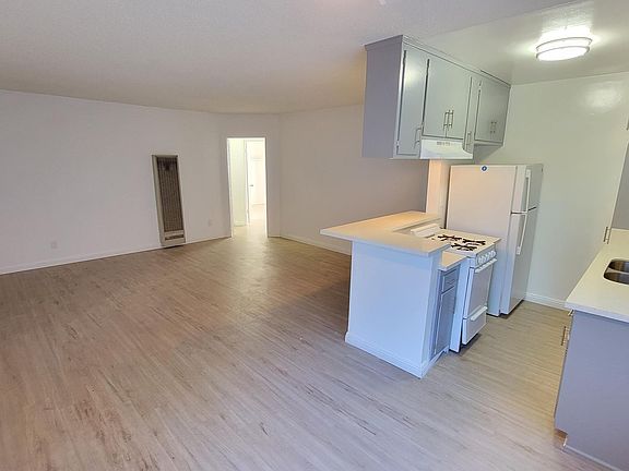 5th image of 3655 Keystone Ave #103