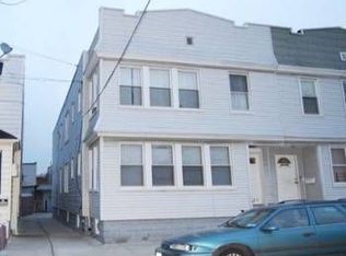 6025 61st St, Maspeth, NY 11378