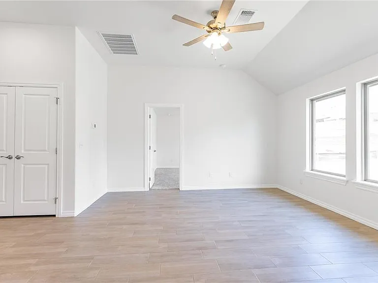 3224 Alameda St — Photo 3