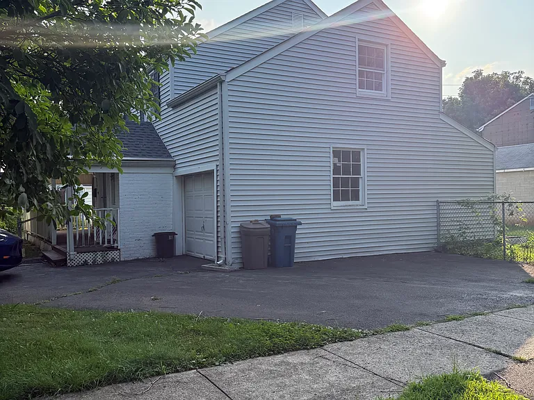 2261 Mountain Ave — Photo 2