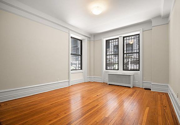 3rd image of 347 W 55th St APT 1I