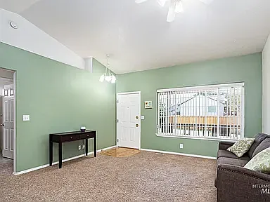 4 bed, 2.5 bath, 1900 sqft, $3,700 — Photo 3