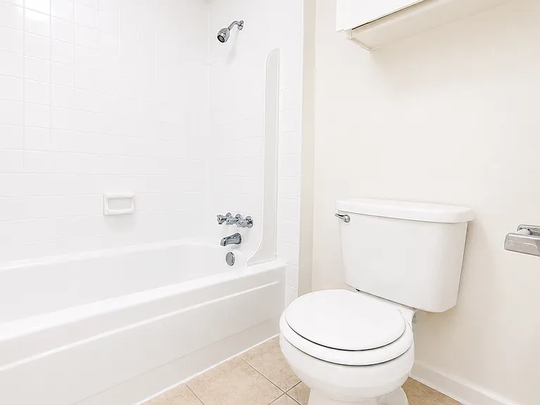 Oak Park Apartments — Photo 63