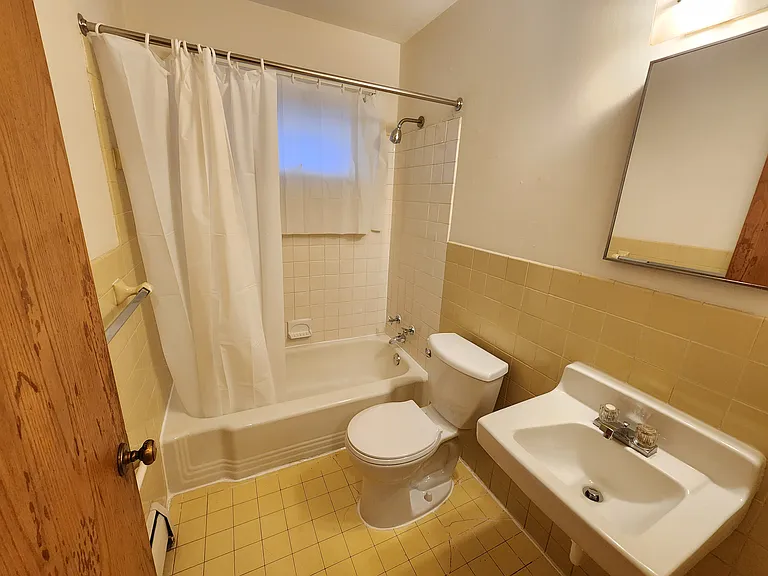 4707 University Ave NE — Photo 36