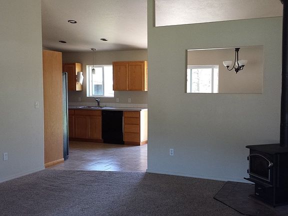 4th image of 1014 Lakeside Ct