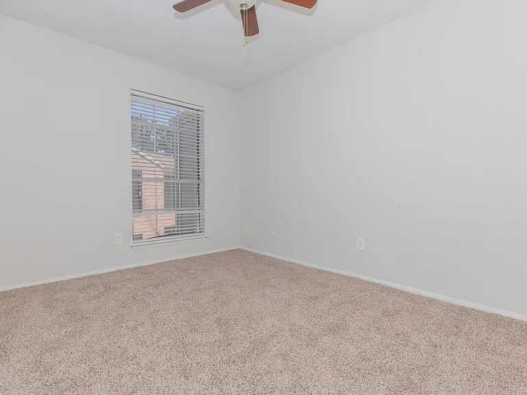 Waterford Grove Apartments — Photo 26