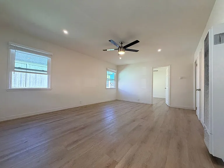 227 N Juanita Ave — Photo 5