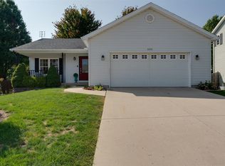 305 Waterford Estates Dr, Bloomington, IL 61704