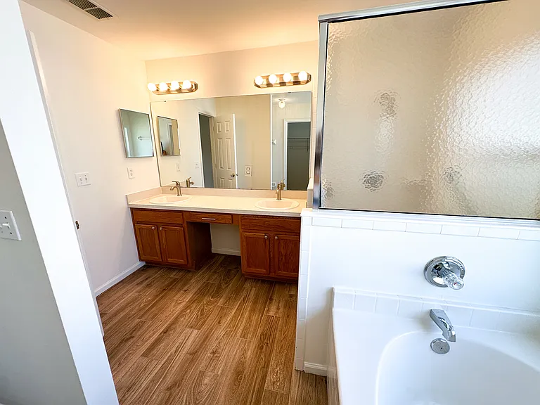 961 N Lilac Loop — Photo 11