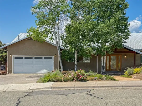 33 Grand Canyon Dr, White Rock, NM 87547