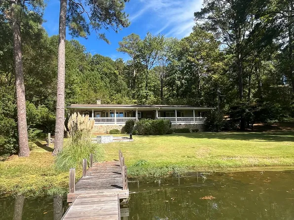 1404 Harrisville Rd, Hamilton, GA 31811