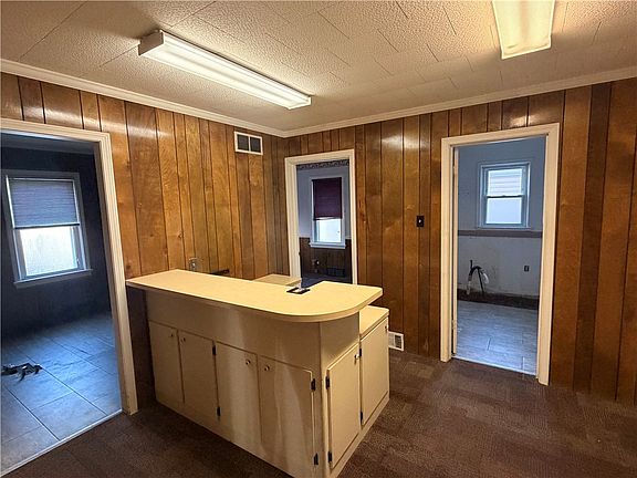 5th image of 601 4th Ave