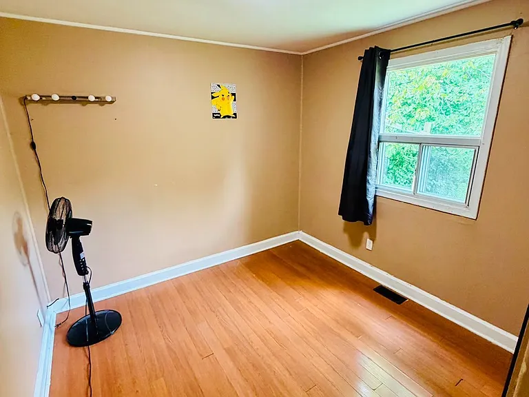 7118 Goreway Dr — Photo 9