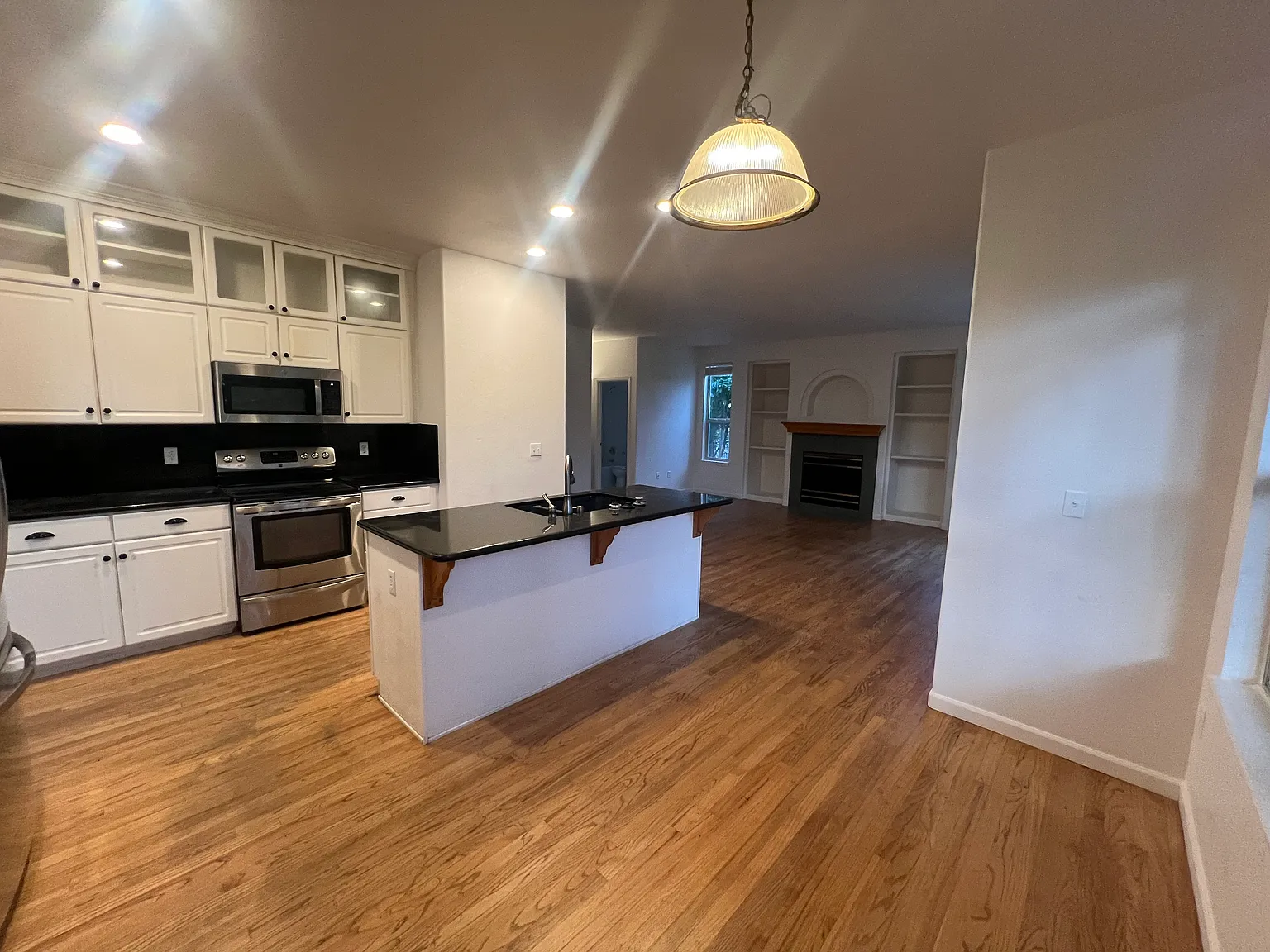 4 bed, 2.5 bath, 3128 sqft, $3,795 — Photo 4