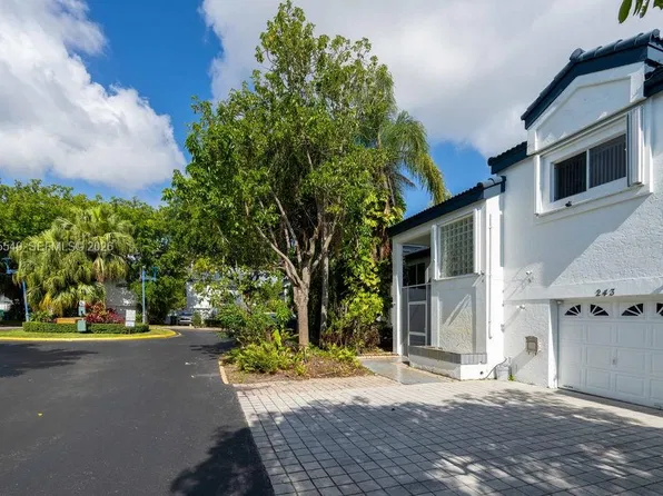 243 NE 212th Ter, Miami, FL 33179