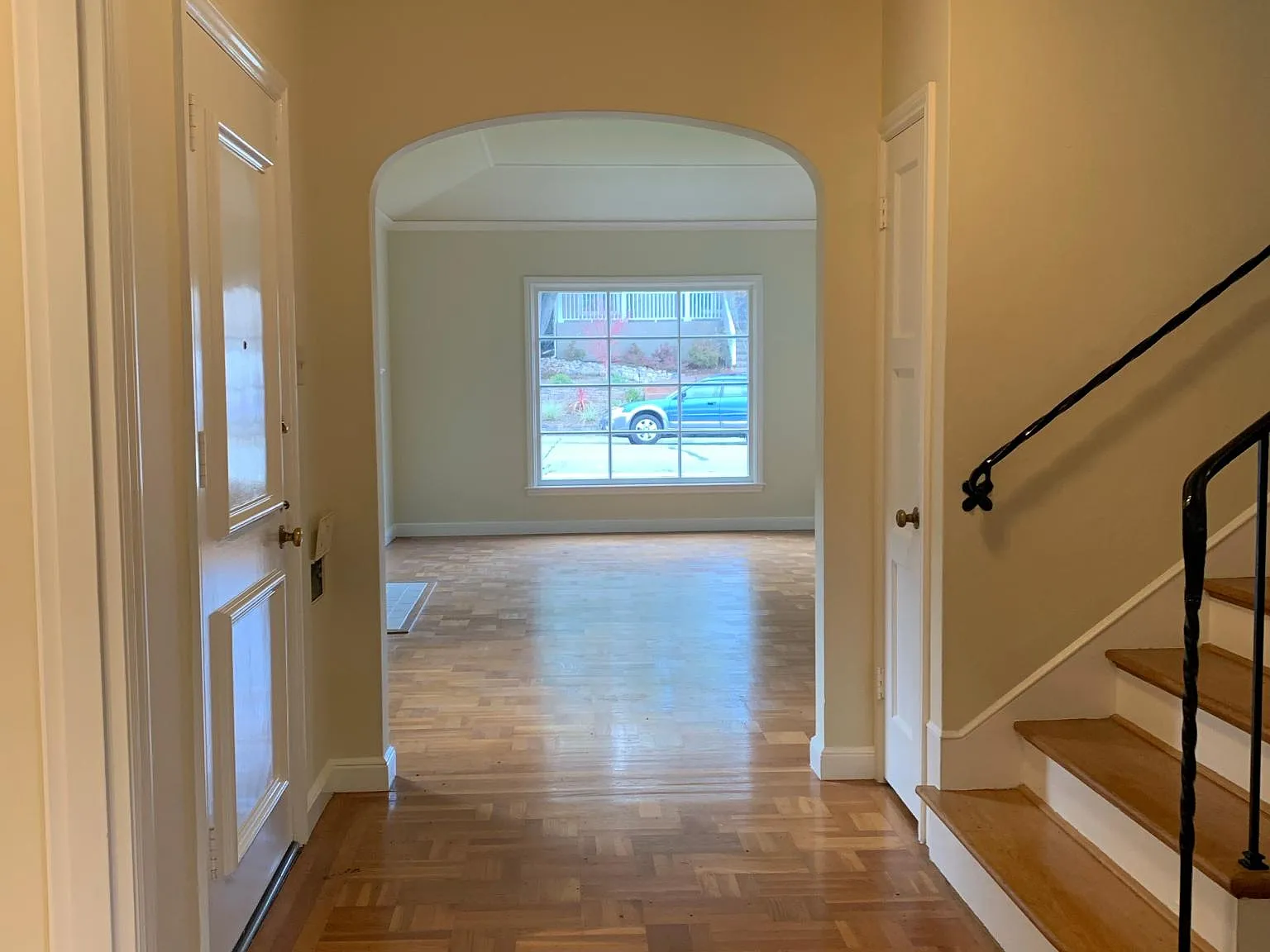 3 bed, 2030 sqft, $7,600 — Photo 2