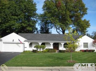 50 Lake Shore Ln, Grosse Pointe Shores, MI 48236