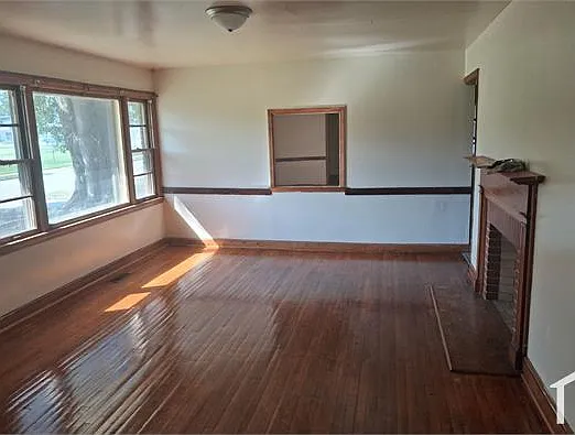 809 W End St — Photo 3