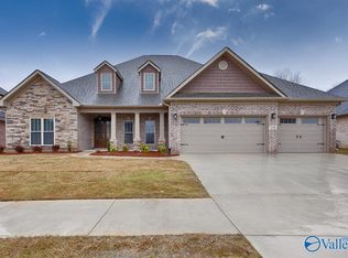 7540 Flint Crossing Cir, Owens Cross Roads, AL 35763