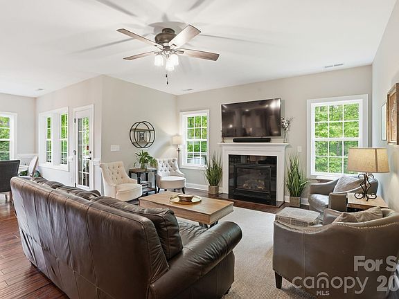 4th image of 588 Highland Ridge Point