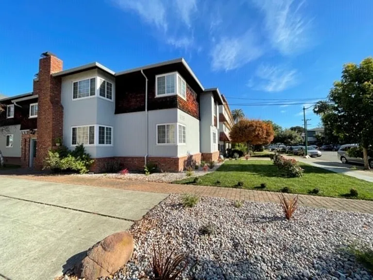 2125 Santa Clara Ave #C — Photo 2