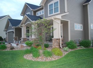 1638 Headwaters Ln, Woodbury, MN 55129