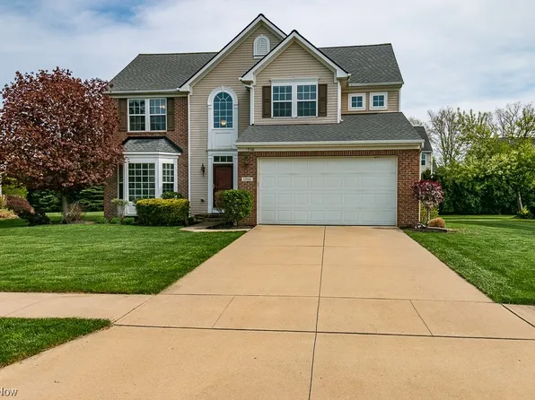 1906 Pinewood Ln, Painesville, OH 44077