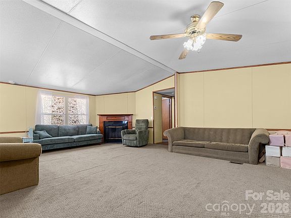 2nd image of 301 Matthew Ln
