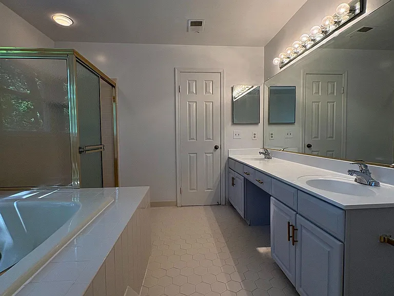 3502 Holly Rd — Photo 14