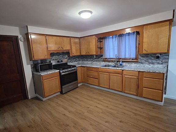 4th image of 30 Macamley St #1